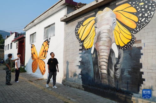 多彩墙绘艺术画扮靓乡村